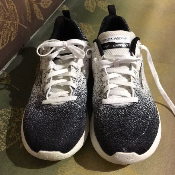 skechers lightweight black